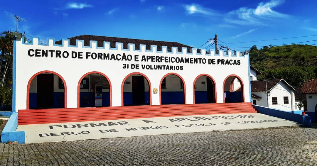 Foragido da Justiça é preso após tentar jogar futebol em centro de formação da PM