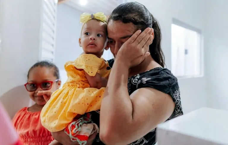 Famílias em situação de vulnerabilidade recebem casas renovadas com apoio da gestão municipal