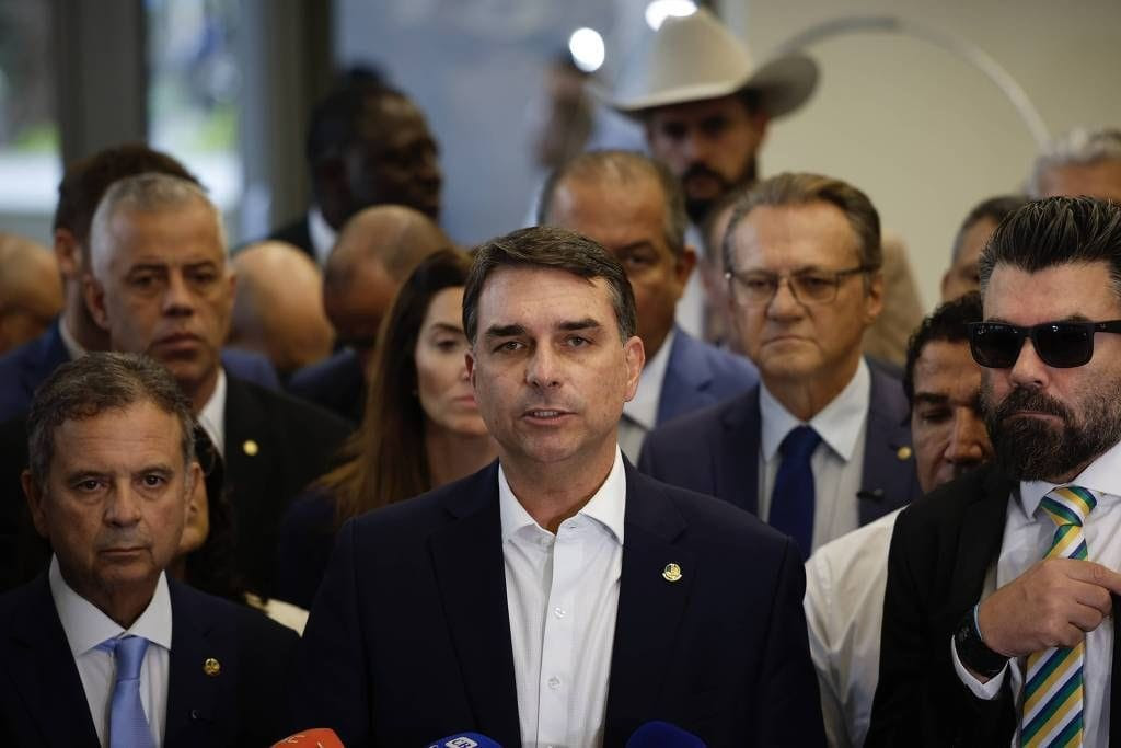 Giro político e econômico: Flávio Bolsonaro, escala 5x2, Big Techs e agro movimentam o país