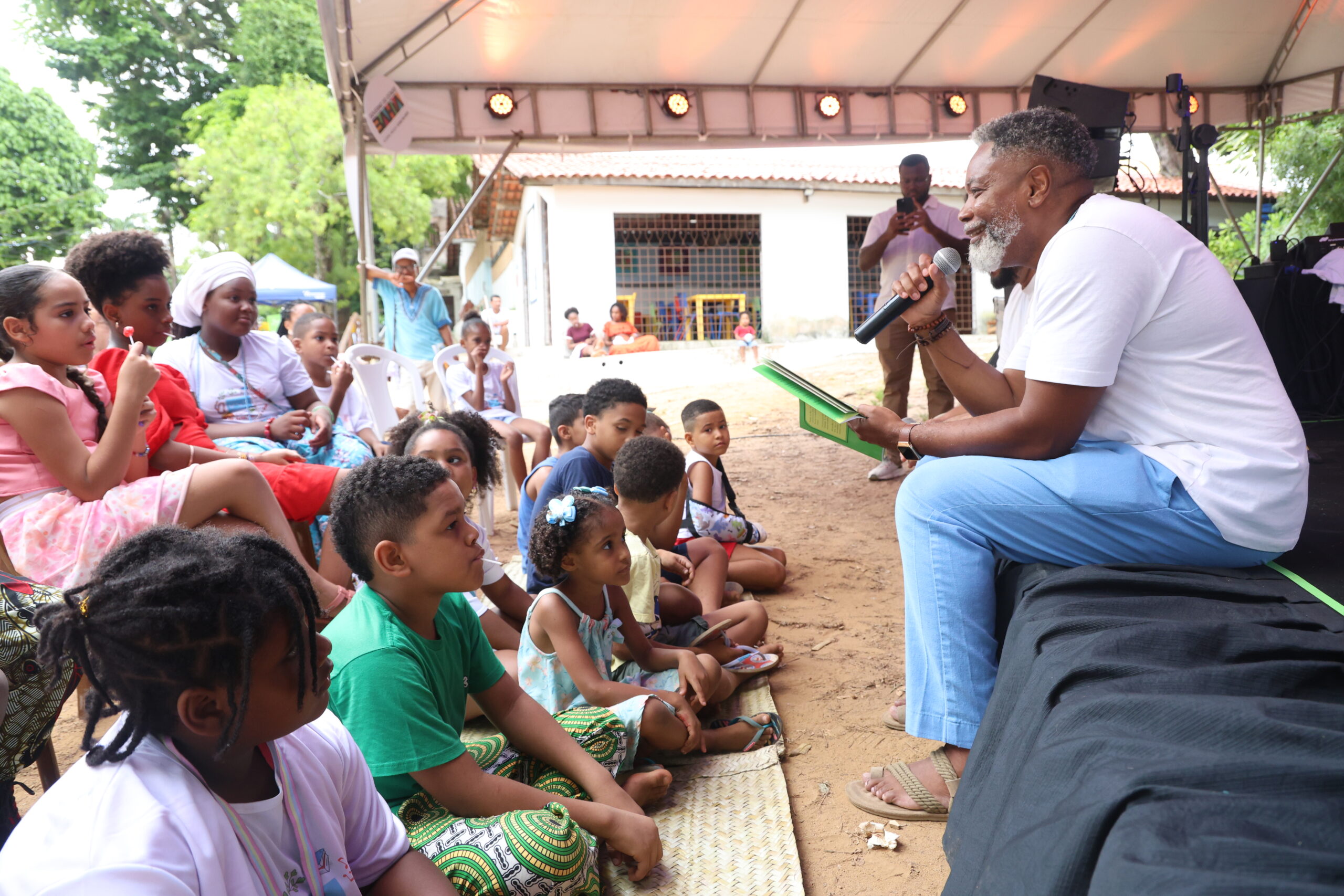 Vall Santos inaugura o “Sarau VendaVall”, evento literário em Salvador, com a participação dos autores Alessandra Sampaio e Daniel Pintto